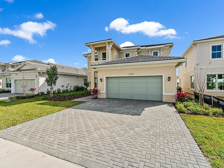 12550 Nautilus Cir — Photo 1