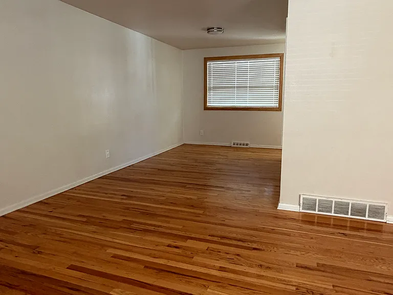 1667 S Yarrow Ct — Photo 2