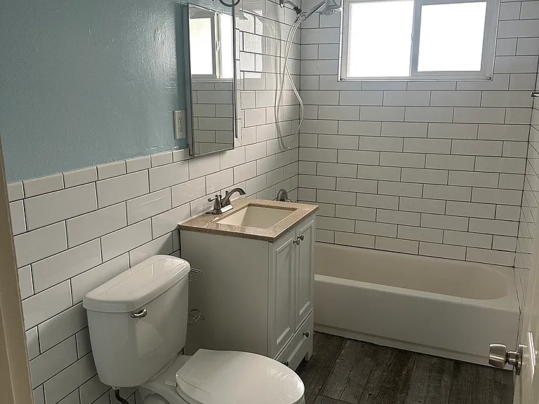 3318 V St #5 — Photo 7