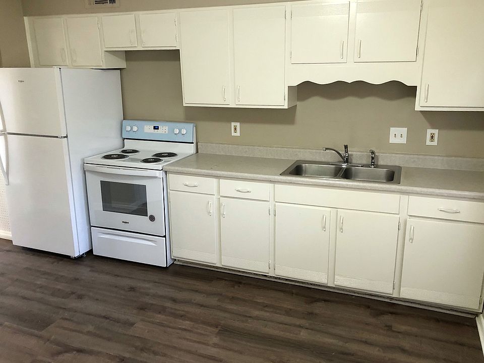 Kitchen, fridge, oven/range