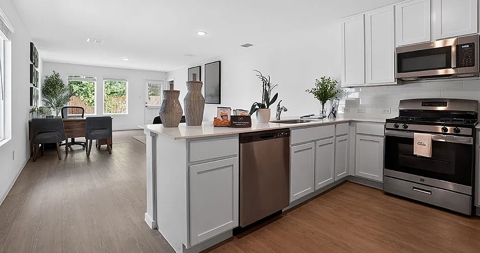 Axis at Veranda Rental Homes — Photo 4