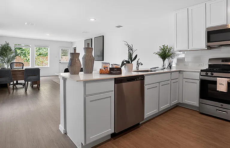 Axis at Veranda Rental Homes — Photo 4