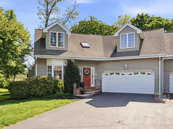 9 Graystone Dr, Chadds Ford, PA 19317