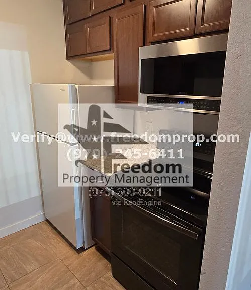 Chateau Apartments — Photo 6