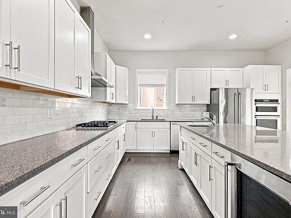5th image of 1820 Potomac Ave