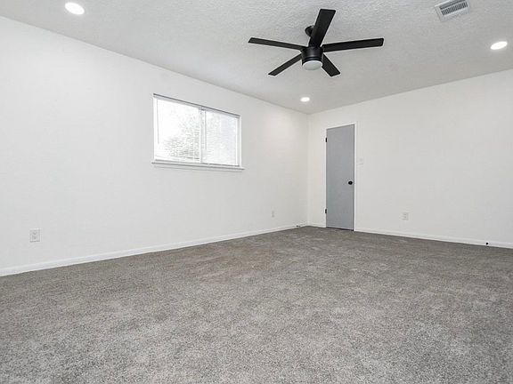 4th image of 15814 Winding Moss Dr