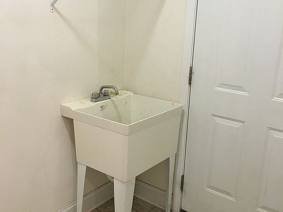 Mud/laundry room