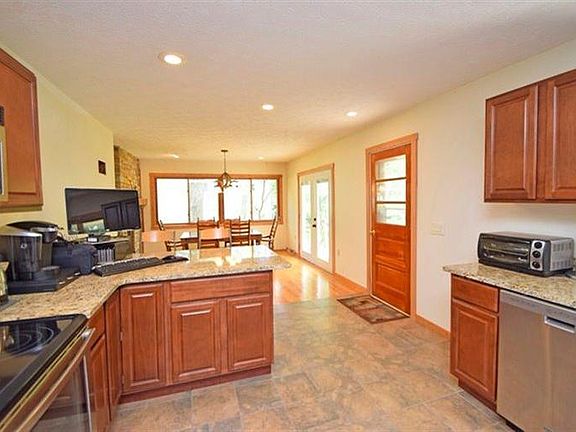 5th image of 21037 Crestview Ct