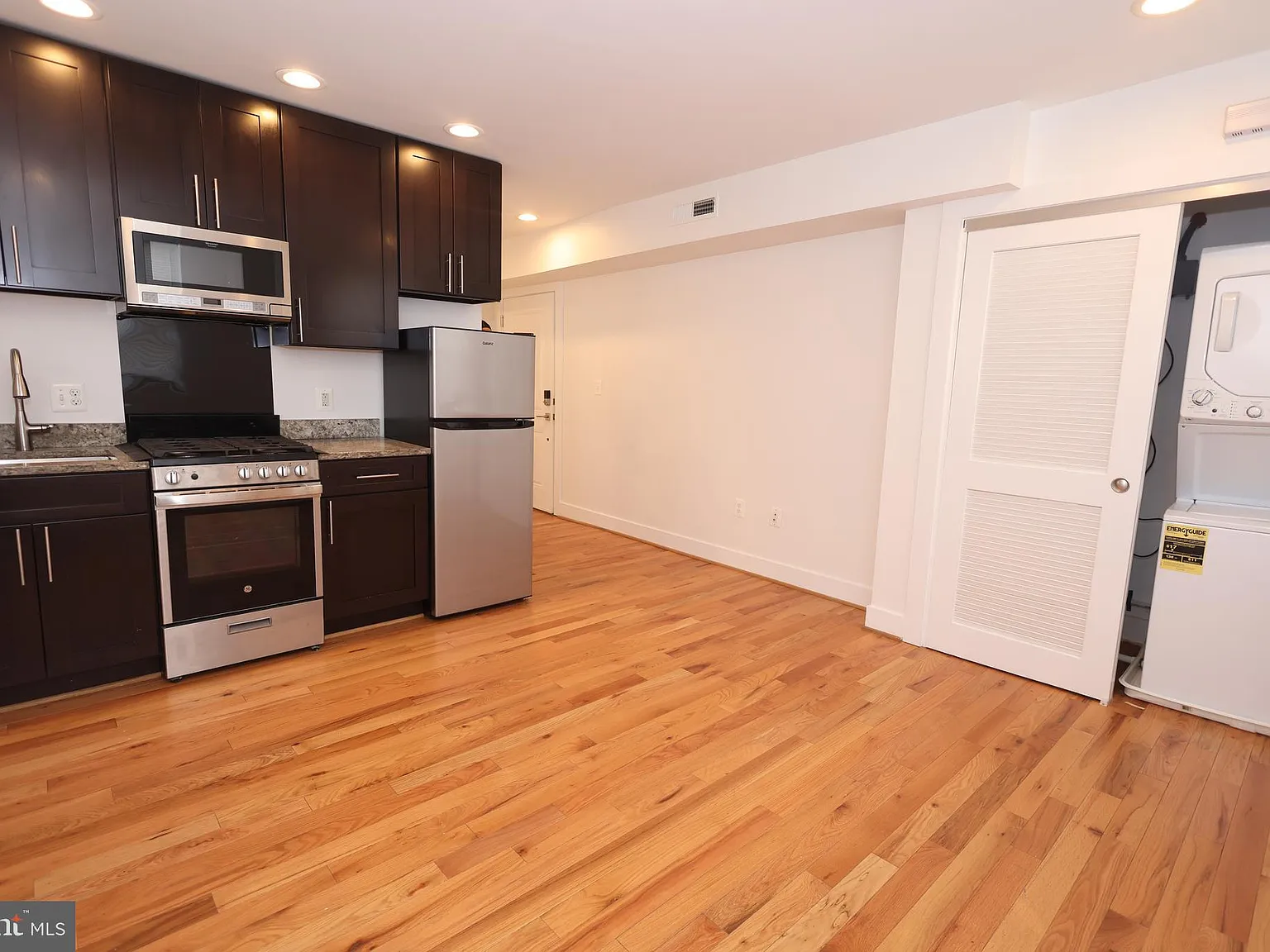 2 bed, 1.0 bath, 610 sqft, $1,750 — Photo 3