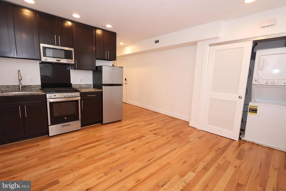 Building Photo - 4255 Eads St NE