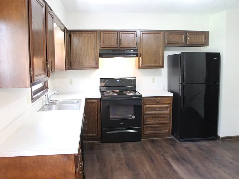 1421 Highland Dr — Photo 9
