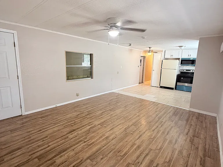 6091 82nd Ter N — Photo 12