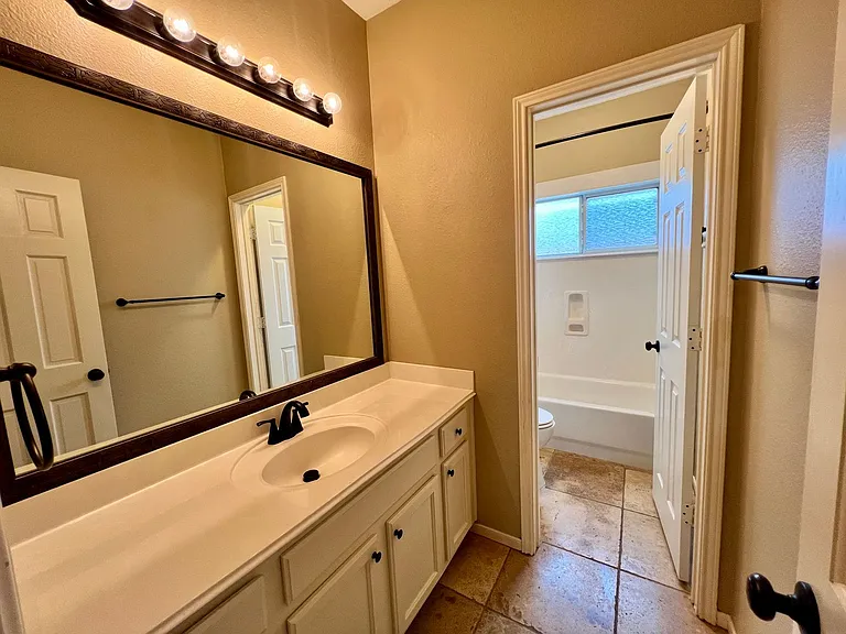 2215 Dorman Ct — Photo 23