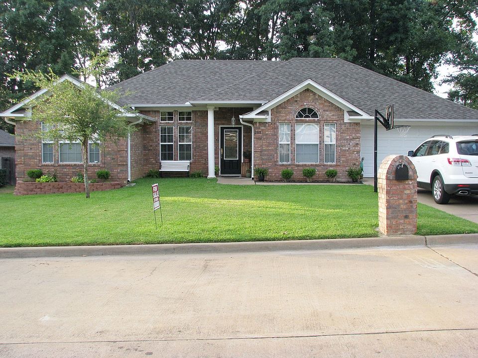 Wonderful home in very desirable neighborhood manicured landscaping 