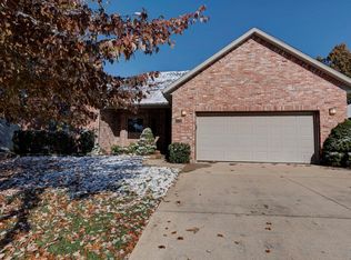 1079 W Red Oak St, Springfield, MO 65803