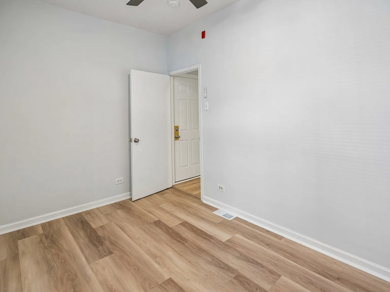 123 W Mount Pleasant Ave — Photo 3