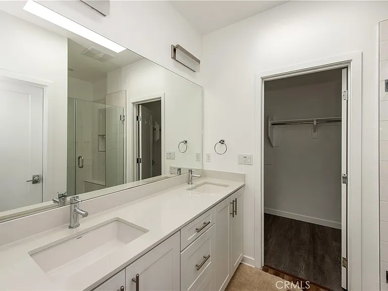 2208 Synergy — Photo 12