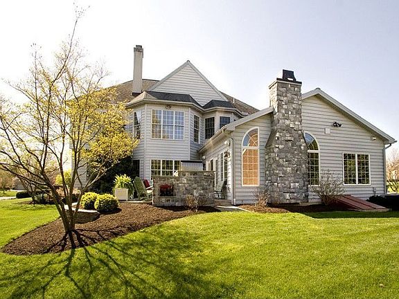 4th image of 2 Lichfield Ln