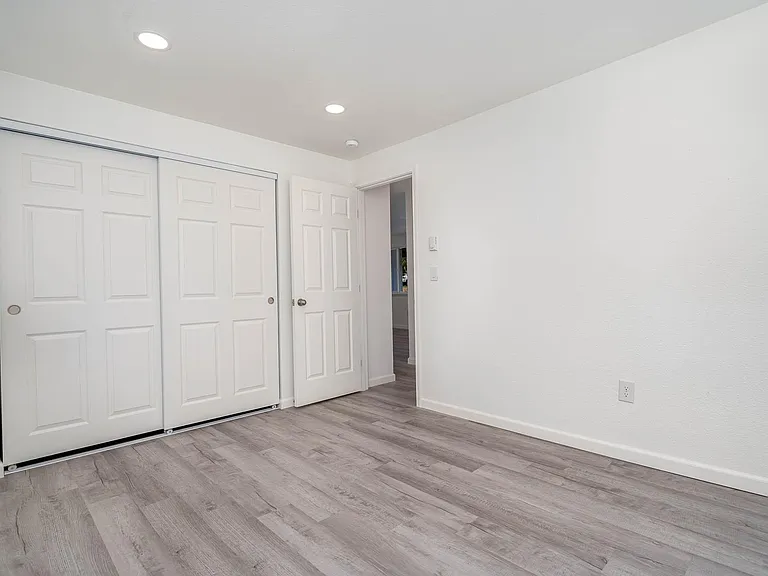 2854 SE Calaveras St — Photo 8