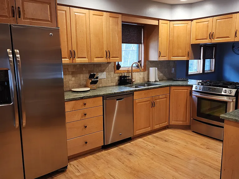 E Lakeshore Dr — Photo 2