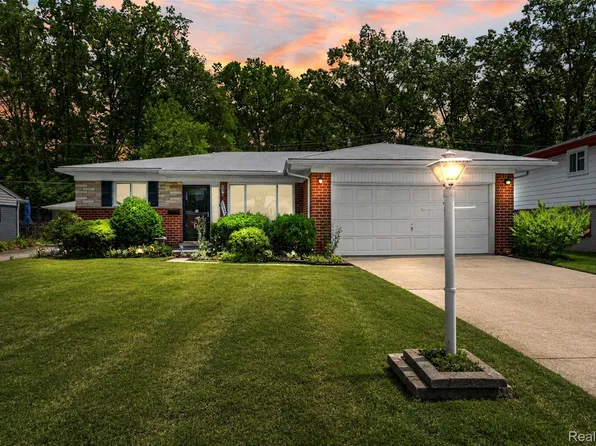 26122 Warner Ave, Warren, MI 48091