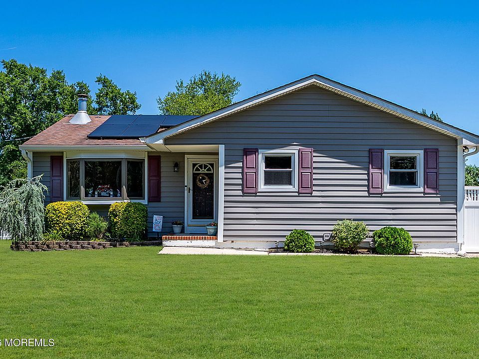 1st image of 835 Vaughn Avenue