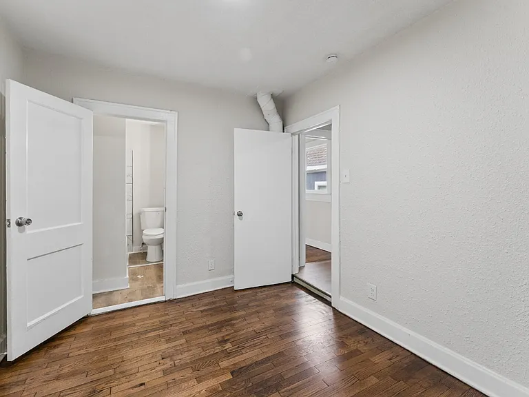 1049 Calvin St — Photo 19