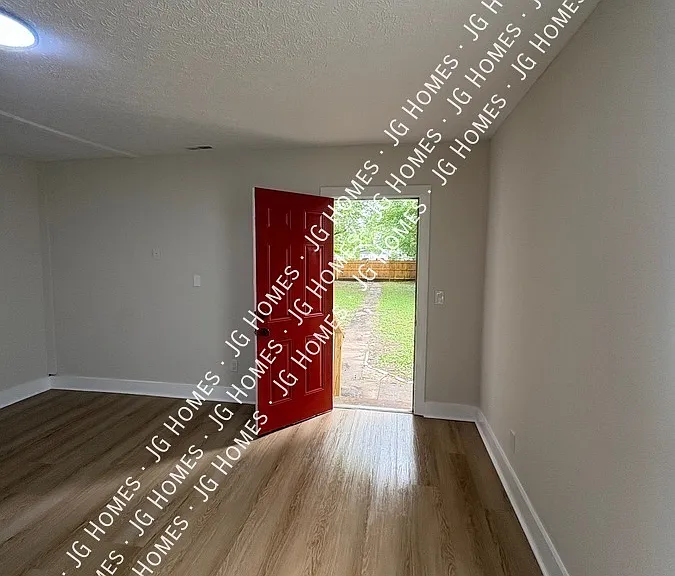 2725 Hale Ave — Photo 22