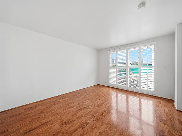 148 S Reeves Dr #8 — Photo 17