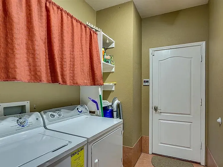 1112 Manassas Dr — Photo 11