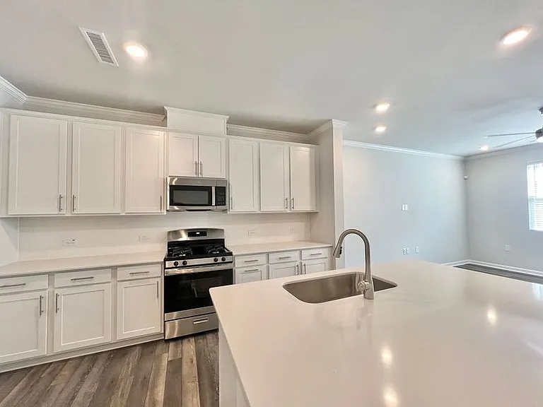 208 Garden Vine Trl — Photo 3