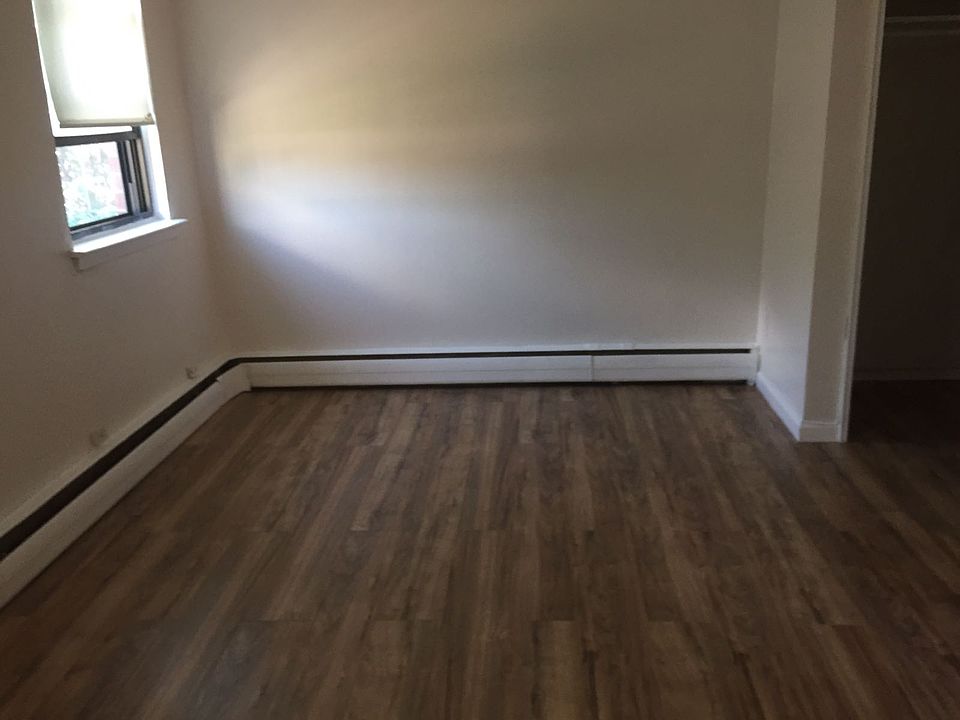 2nd image of 901 E Cliveden St #4