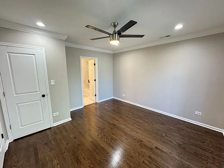 5438 S Indiana Ave — Photo 13