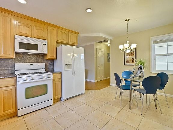 4th image of 268 Challenger Ave