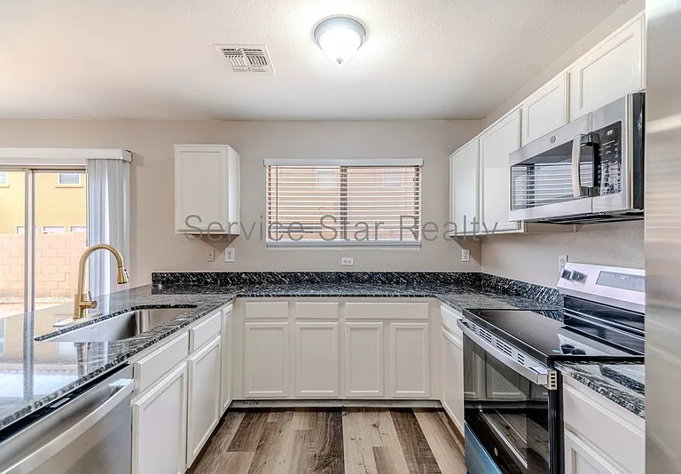9425 W Wilshire Ave — Photo 11