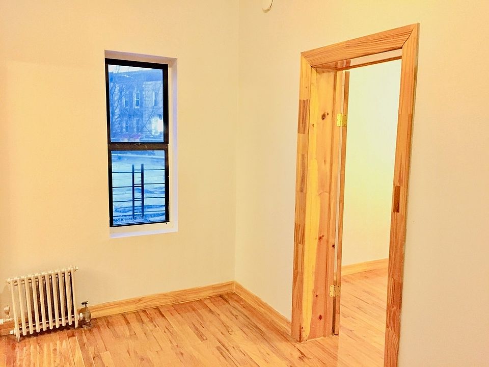 1st image of 446 Park Pl APT 1
