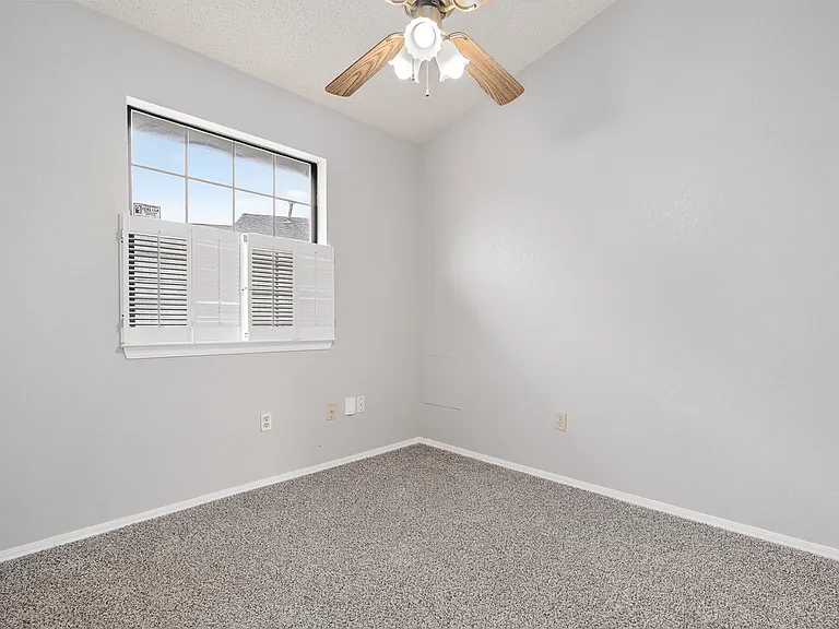 6701 NW 124th Ter — Photo 12