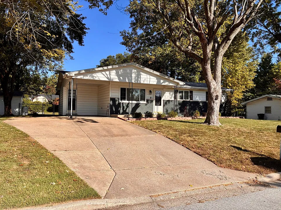 77 Ruth Dr