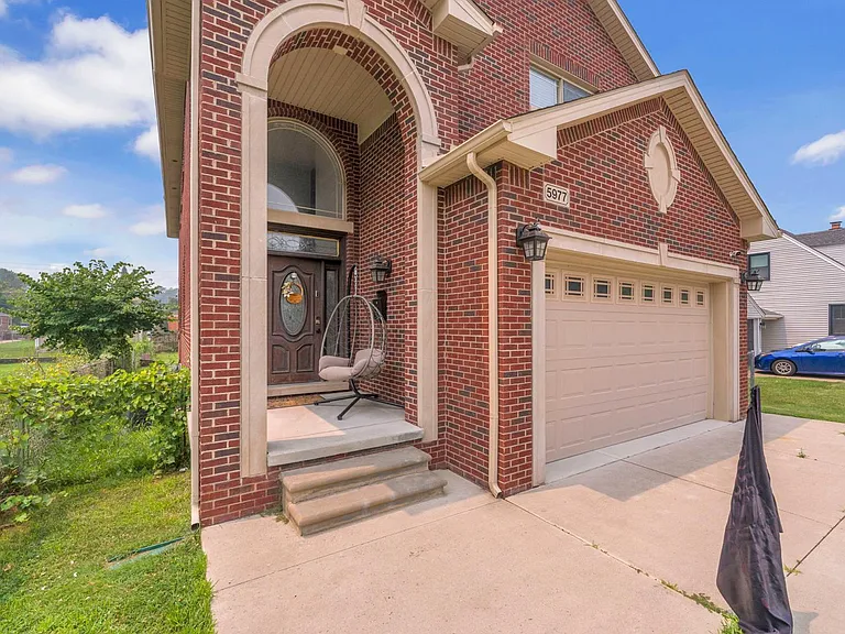 5977 Nightingale St — Photo 3