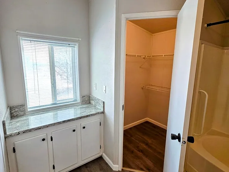 3545 Graham Ave — Photo 6