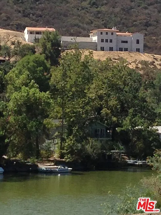 2 bed, 3.5 bath, 4400 sqft, $16,950 — Photo 3