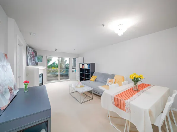 9329 University Cres #312, Burnaby, BC V5A 4Y4