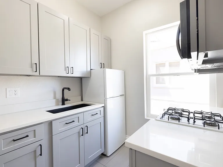 1554 Vine St #3 — Photo 8