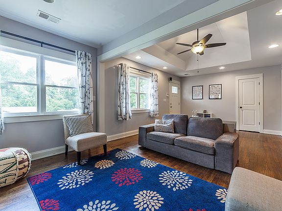 Trey ceiling w/lighting