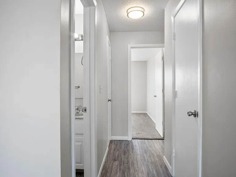 Hillside Apartments — Photo 11