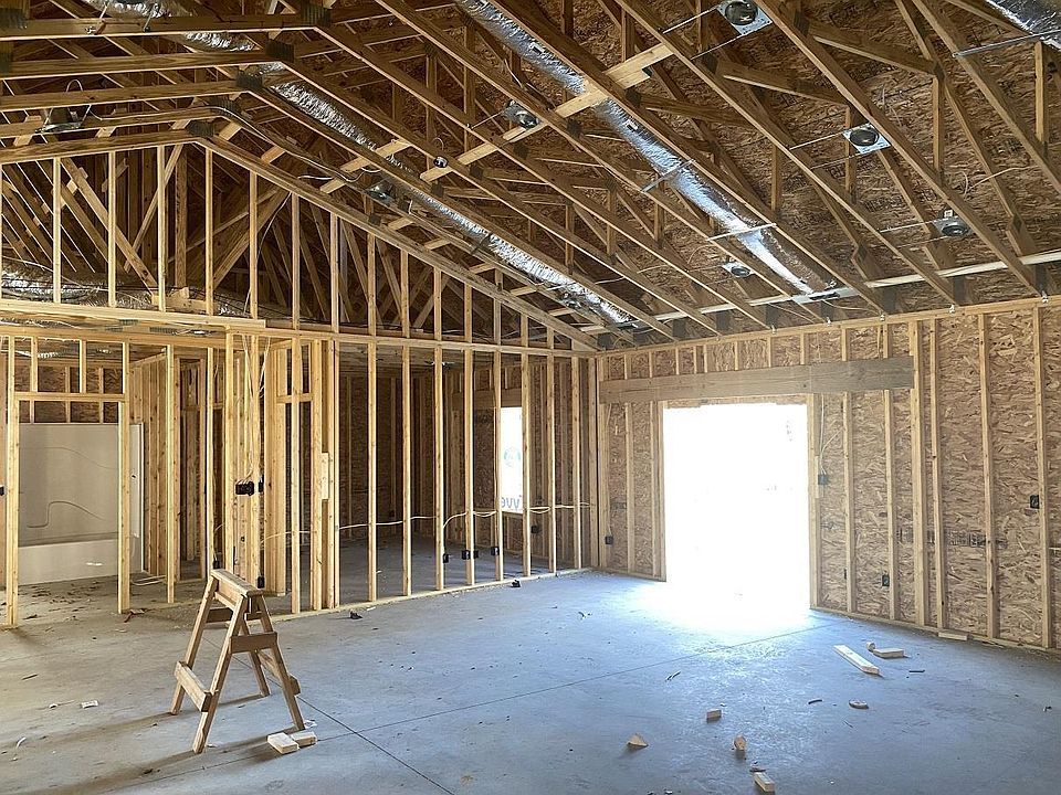 2nd image of 535 E Lucy Ln