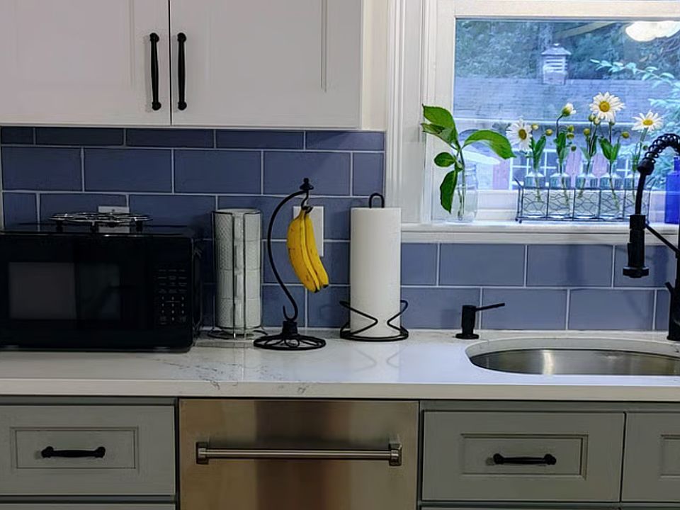 1st image of 20 Hirsch Rd #20