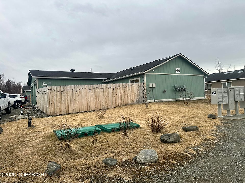 2nd image of 981 E Sue Ln
