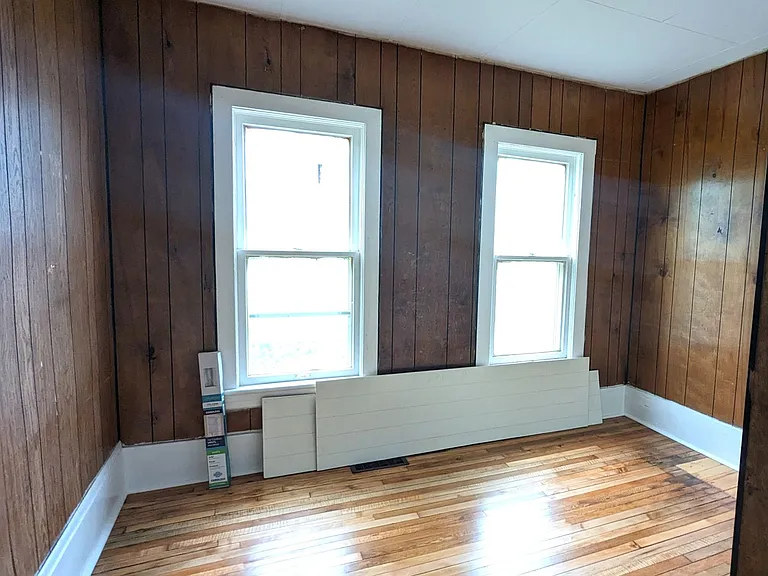 2404 Leahy St — Photo 7