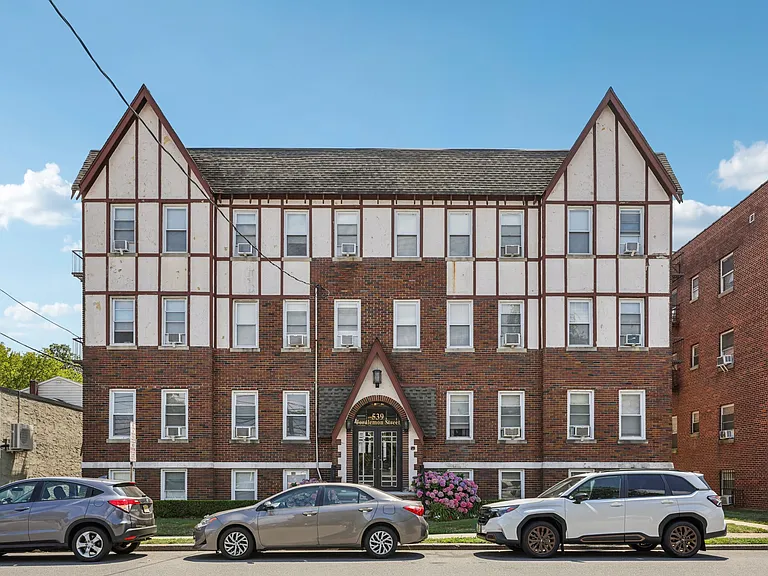 539 Joralemon Street Apts — Photo 23